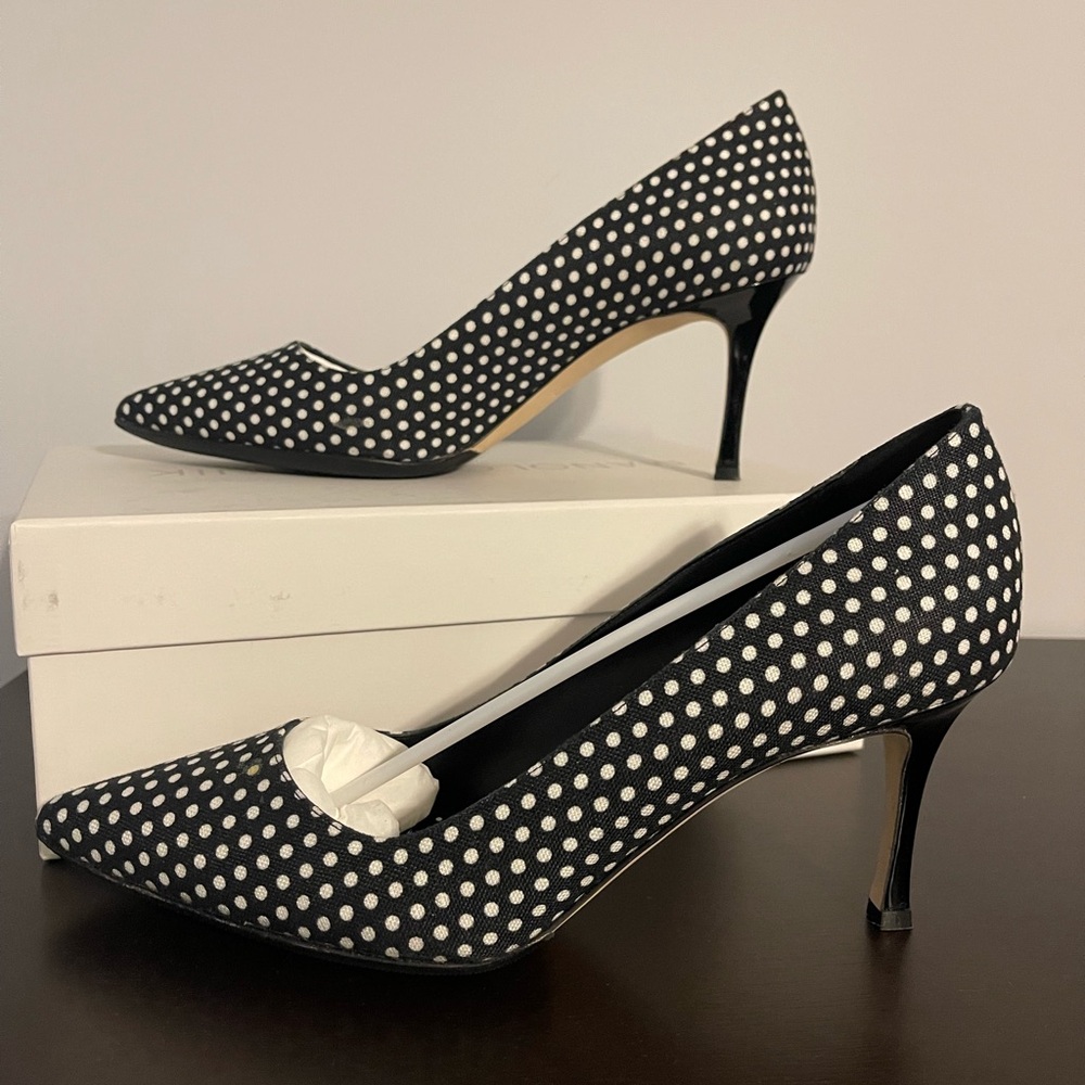 NIB Manolo Blahnik Linen Polka Dot 70mm Heels EU40. Fits American size 9-9.5